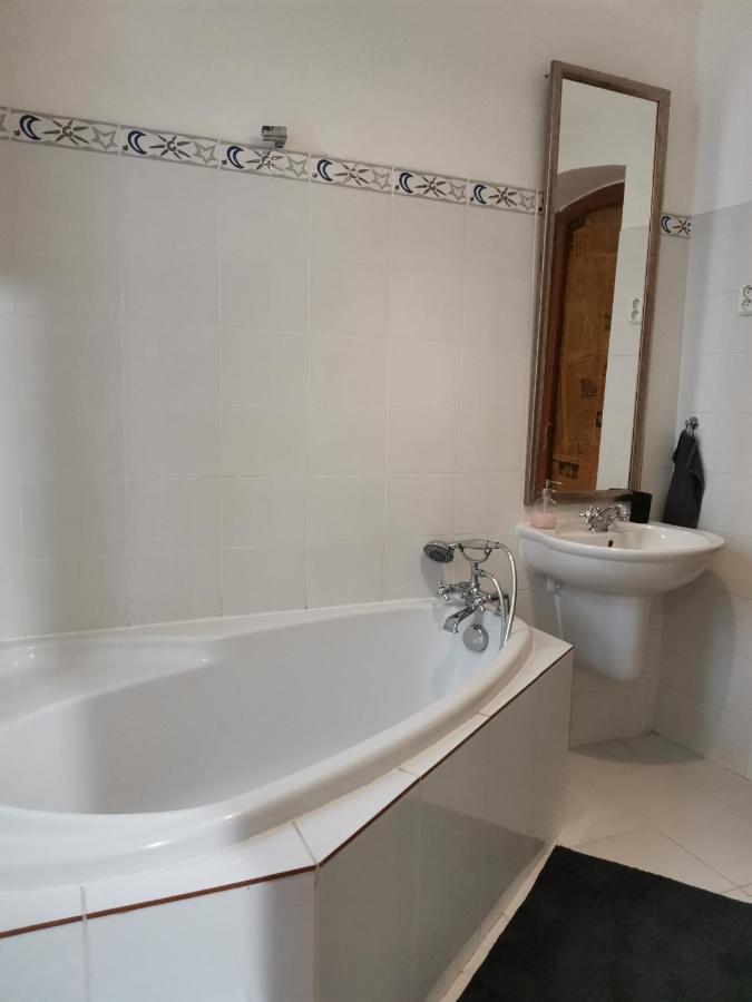Downtown 3 Bdr Charm - Walk To All Attractions Μπρατισλάβα Εξωτερικό φωτογραφία