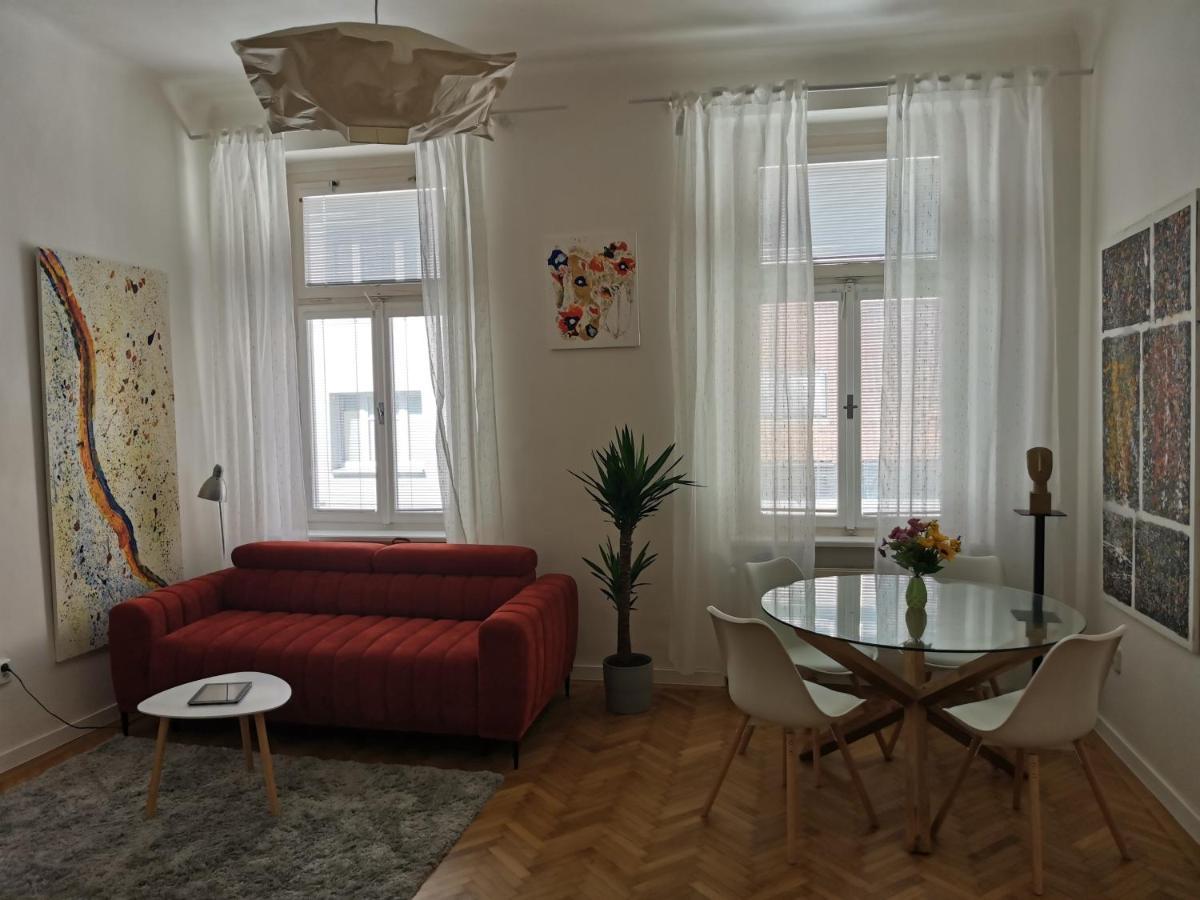 Downtown 3 Bdr Charm - Walk To All Attractions Μπρατισλάβα Εξωτερικό φωτογραφία