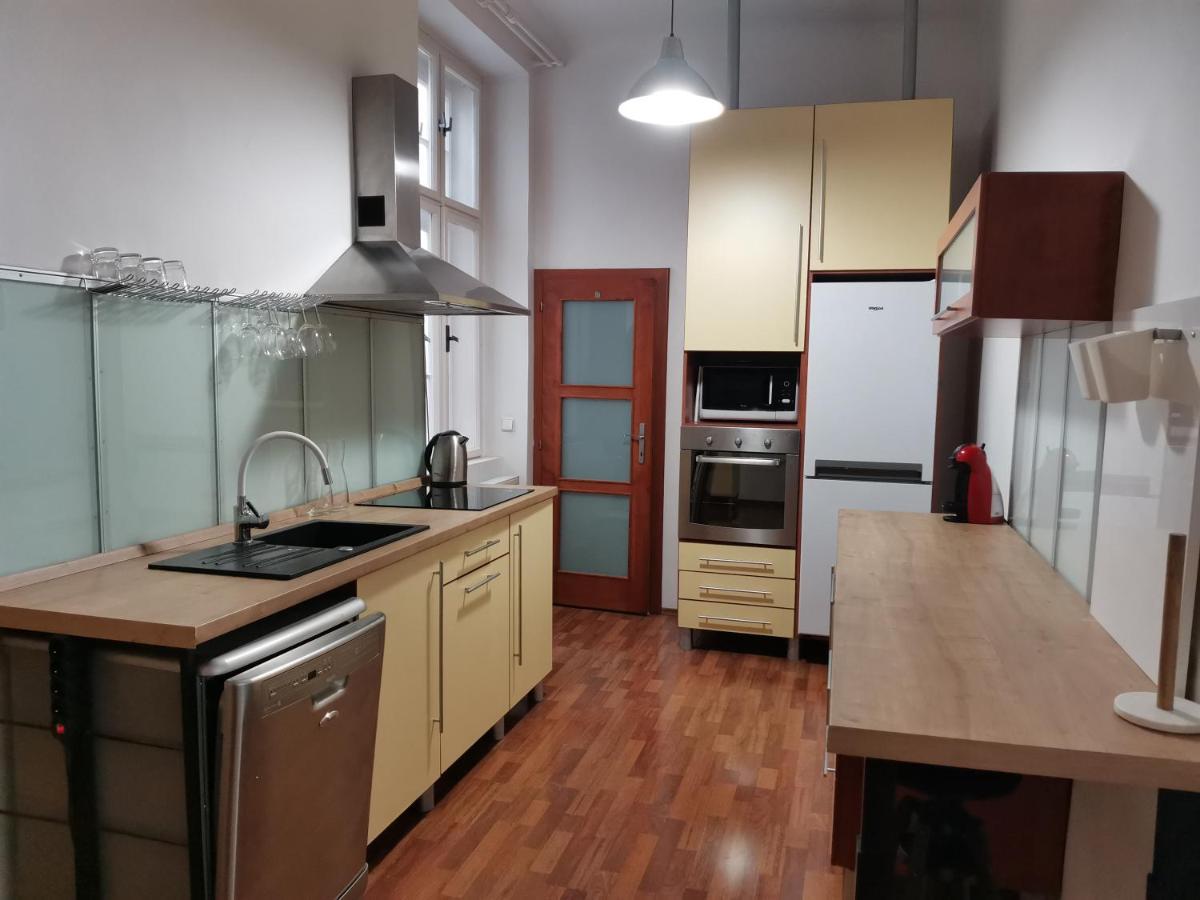 Downtown 3 Bdr Charm - Walk To All Attractions Μπρατισλάβα Εξωτερικό φωτογραφία